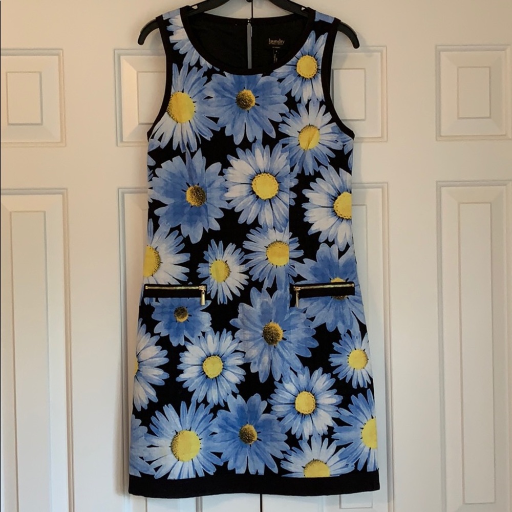 NWOT Beautiful floral zipper pocket sheath dress